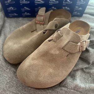 Size 39 narrow fit Birkenstock Boston Clogs Near New condition